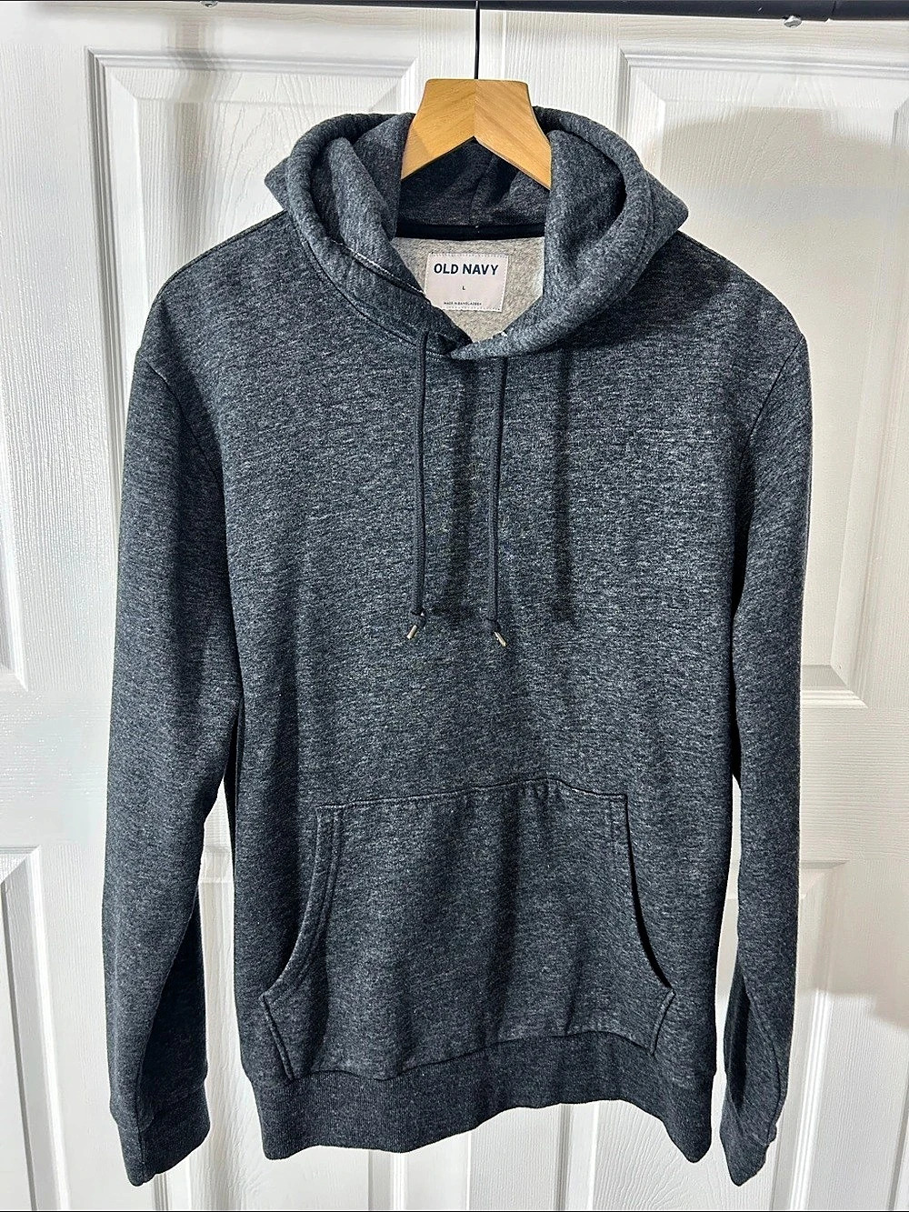 Old Navy in Gray Size Large Like New